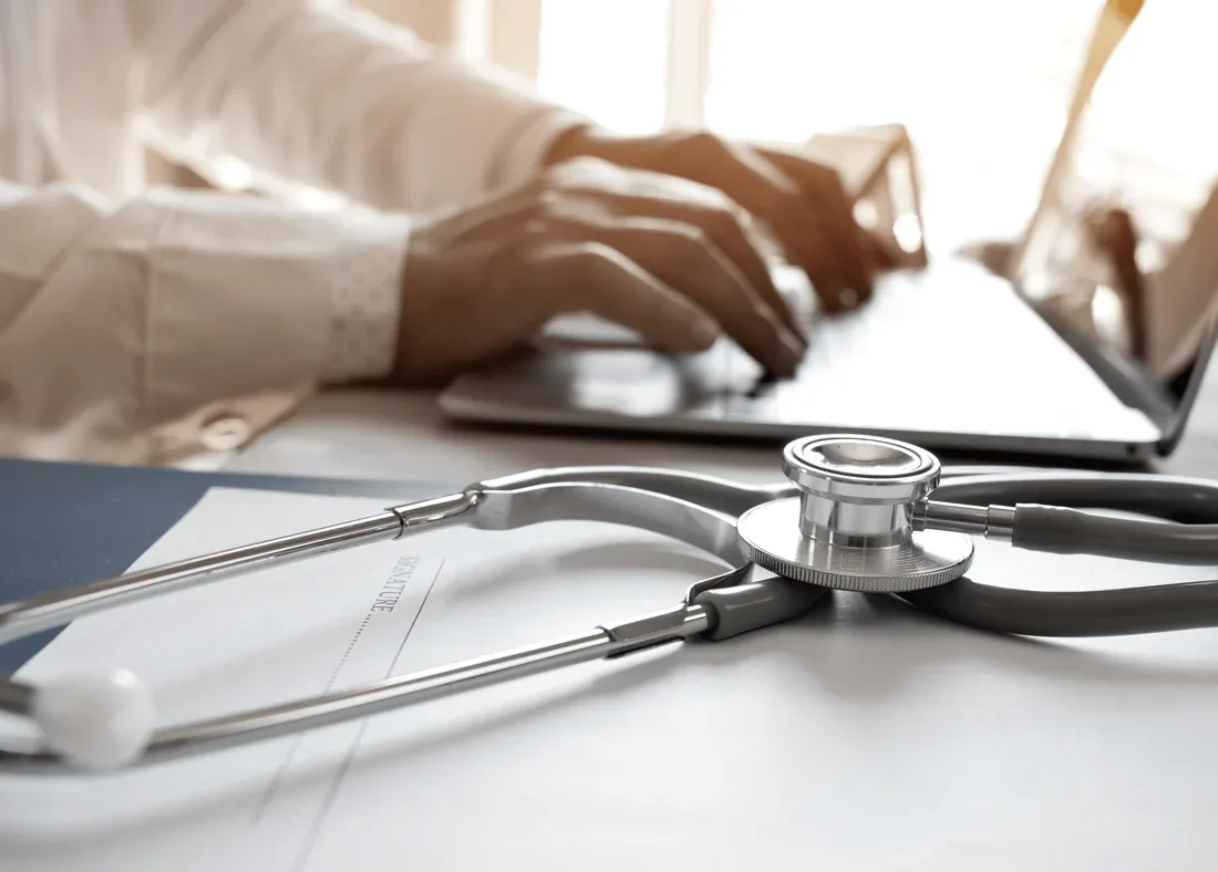 Atendimento de saúde ocupacional em consultório